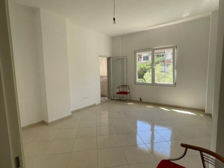 🏡 APARTAMENT ME QERA 1+1+Ballkon JEPET PER BIZNES