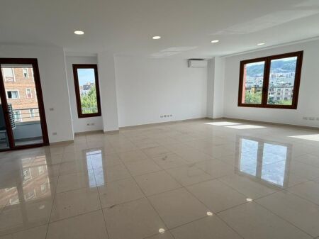 🏢 Office space for rent at Delijorgji