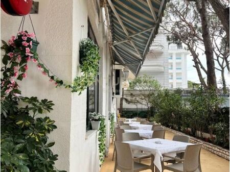 SHITET BAR -RESTORANT , VIJA E DYTE BREGDETARE NE MALIN E ROBIT!