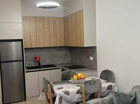 Jepet me qira apartament 1+1 tek Univers City