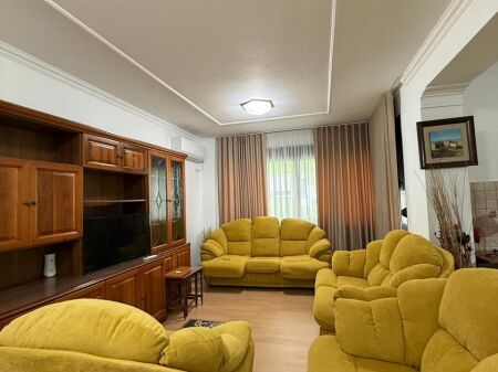 Apartament 2+1+2 me Qira – Zona e Bllokut, Tiran