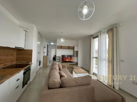 APARTAMENT PËR QIRA 2+1 TE 5 MAJI 500 € /Muaj Sip. Totale  107m2