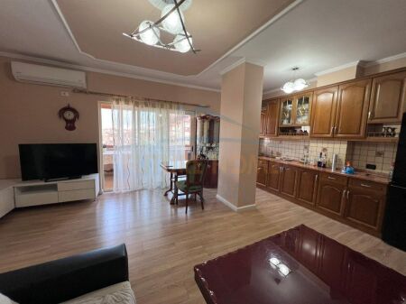 Qera, Apartament 2+1, Xhamllik