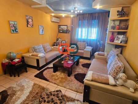 Jepet Me Qira, Apartament 2+1 Tek Shkolla E Kuqe, I Mobiluar!!