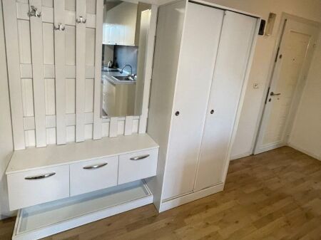 Jepet me qira apartament 1+1 – Rrugica e Salës, Rruga e Elbasanit