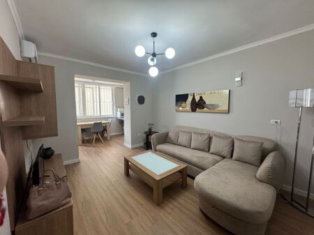 Apartament 2+1 me qira tek Ish Blloku prane Shkolles 11 Janari
