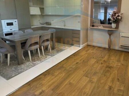 Shitet, Apartament 3+1+2 Poste Parkimi, Fresk