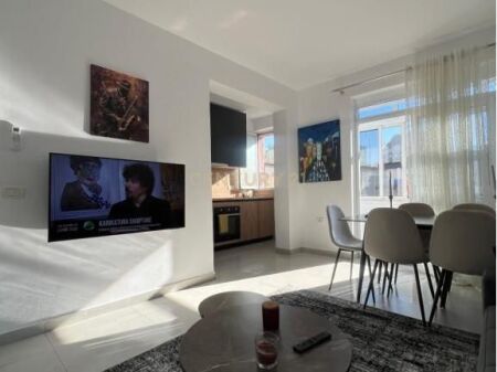 APARTAMENT 2+1 PER SHITJE PERBALLE SHKOLLES HARRY FULTZ