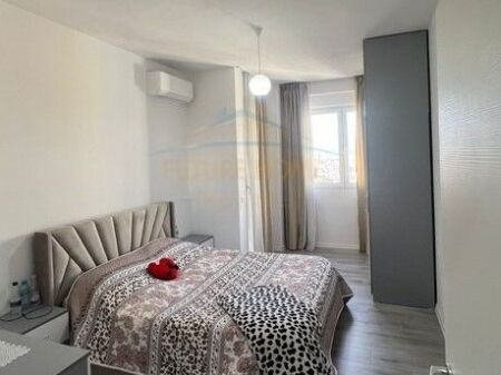 Shitet Apartament 2+1+Post Parkimi, Yzberisht, Grand Galery.