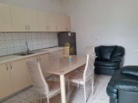 Qira, Hyrje Private 1+1+Post Parkimi, Rruga Bardhyl, 45.000 Lek/Muaj