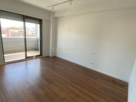  Commercial Space 3+2 For Rent at Petro Nini Luarasi High School, New Tirana
