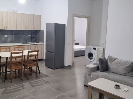 Apartament 2+1 per qira te Komuna e Parisit (mbikalimi ne selite)  430 € /Muaj Sip. Totale  88m2