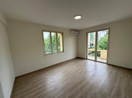 🏢Durres Street is for rent for offices, apartment 3+1.600Euro(Net)  