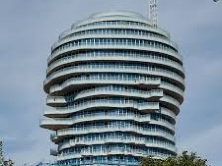 🏡 Shitet Apartament 1+1 – Tirana’s Rock, Sheshi Skënderbej