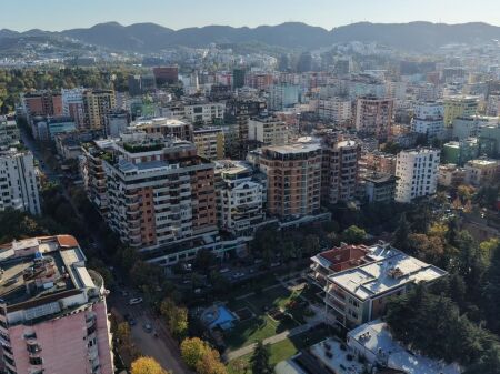 EDIFICIO MULTIFUNZIONALE IN VENDITA NEL CUORE DEL BLOK