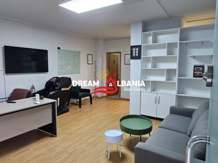 Business premises at Kristal Center in Tirana (ID 42611533)