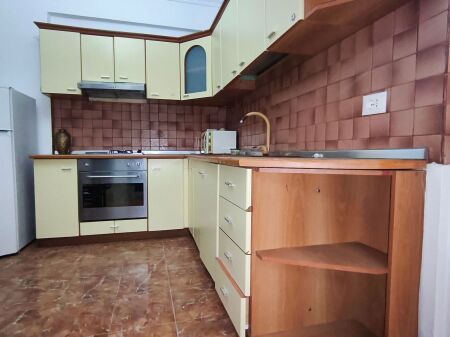 Apartament 65 m² plotësisht i mobiluar me ballkon në Durrës (Zona e Plazhit)