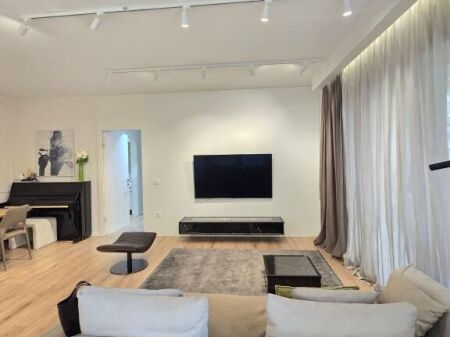 Shitet apartament 3+1+2 tek Kompleksi Delijorgji