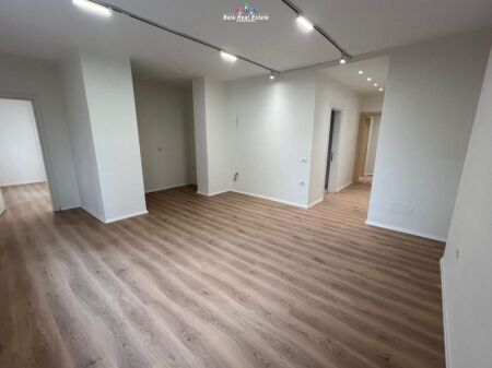 Zyre Me Qera 3+1 Tek Pazari i Ri (ID BZ2944) Tirane