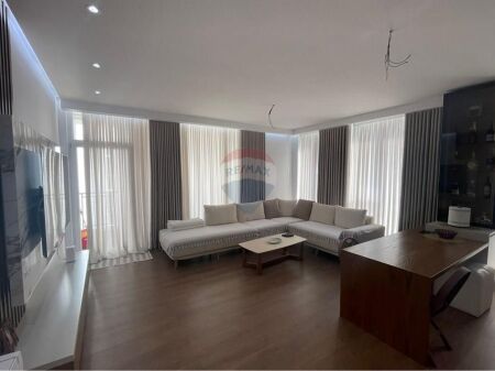 Apartament 3+1+2 për shitje – Bulevardi i Ri