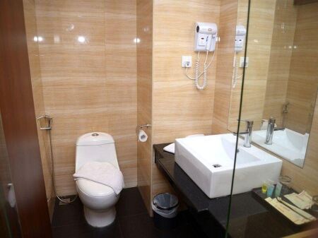 Prane Bulevardit te Ri, jepet me qera apartament 2+1 !