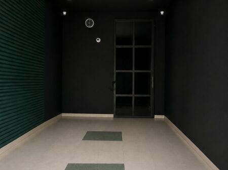 SHOP FOR RENT 50M2 BRRYL 100,000 LEKE FH-72774