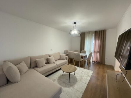 Apartament 2+1 me Qira tek Rr. Ali Demi