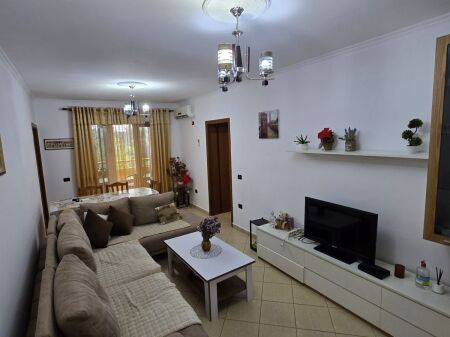 🏡 Apartment 2+1 + annex for rent 🍽️ 📍Near Bajram Curri Boulevard, Nikolle Kacorri street in front of the building with arrows💶 Price: 500€ / month