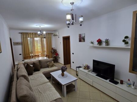 🏡 Apartment 2+1 + annex for rent 🍽️ 📍Near Bajram Curri Boulevard, Nikolle Kacorri street in front of the building with arrows
