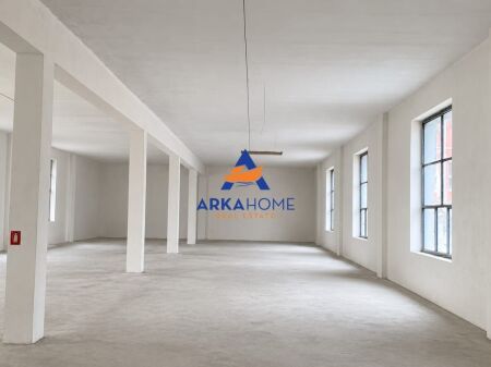 CAPANNONE IN AFFITTO 540 M2 PRESSO AMERIKAN 3 2400 EURO