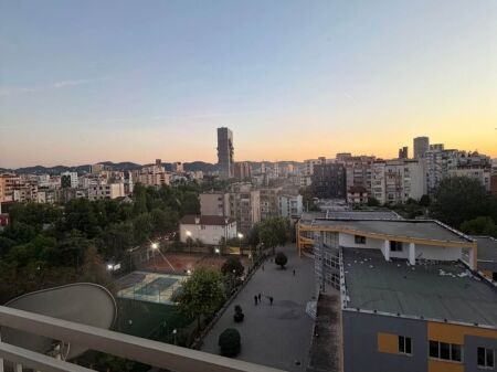 JEPET ME QERA APARTAMENT 3+1+2 - PRANE QENDRES, TIRANE