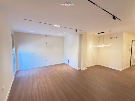 Apartament Ne Shitje 2+1+ Post Parkimi Prane Maternitetit te Ri (ID B120859) Tirane