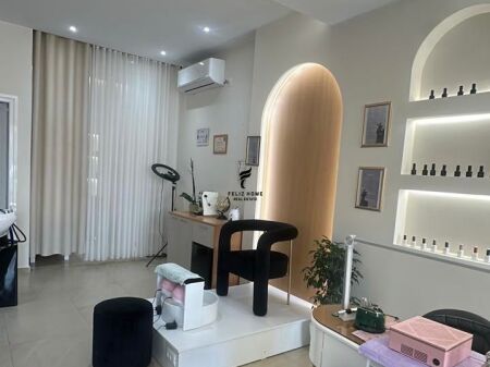 AMBIENTE ESTETICO IN AFFITTO 50 M2 STRADA DI KAVAJES 120.000 LEKE FH-72932