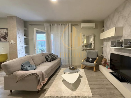 💎 Shitet apartament modern 2+1 në Komunën e Parisit, Tiranë ✨