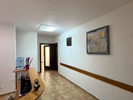 🏢 JEPET ME QIRA AMBIENT  Zona: Ish Ekspozita, Tiranë