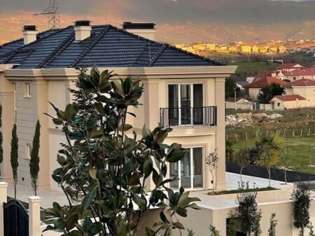 🏡 Shitet Vilë Unike Me 2 Pishina – Mjull-Bathore