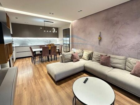 Qera, Apartament 1+1+Post Parkimi, Shkolla e Kuqe, Tirane