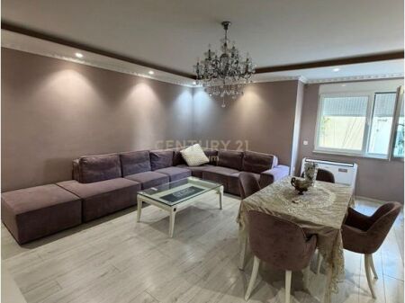 VENDIAMO APPARTAMENTO 3+1+2 NEL COMUNE DI PARIGI!!! 360.000 €