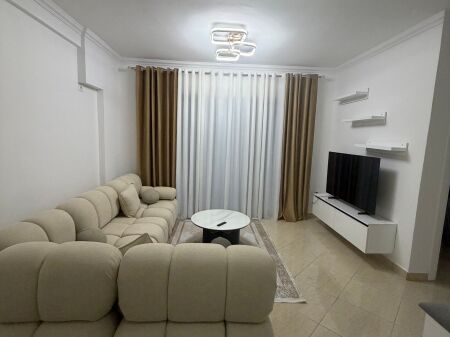 Jepet me qera 74 m2 1+1+1 banjo+2 ballkone prane CasaItalia