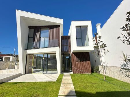 🏡 3-Storey Villa for Sale near TEG