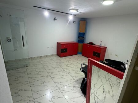 Business premises for rent !