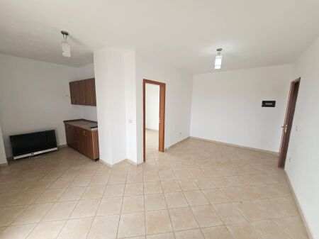 SHITET APARTAMENT PRANË “RROTËS SË KUQE”, PLAZH – DURRËS