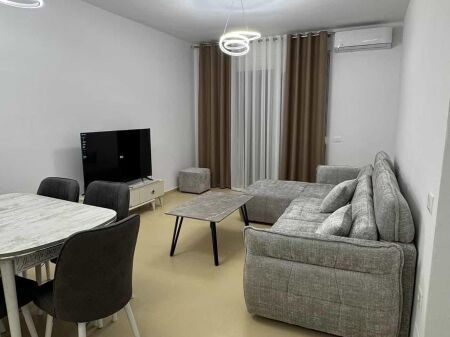 Apartament 2+1 me qera ne Kompleksin Star tek Ish Parku