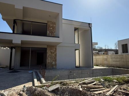 🏡 Villa for Sale – Farkë, Golden Oak