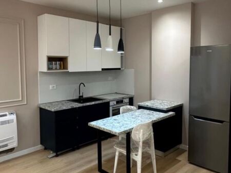 Jepet me qira apartament 1+1 te Univers City.