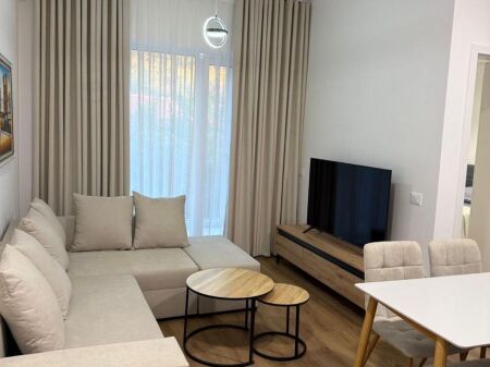 Jepet me qira apartament 1+1 te Rezidenca Oxa në Fresk!