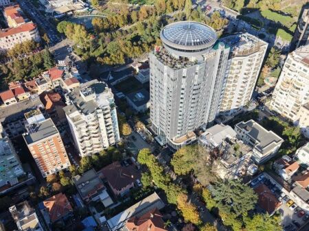 Edificio + Villa in vendita a Bllok