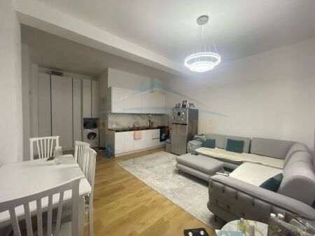 Shitet apartament 1+1 Shkolla e Kuqe Tiran