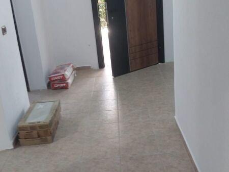 Jepet me qera apartament 1+1 në një zonë të qetë dhe private në Ali Demi (pranë Ish-Burgut të Grave)
