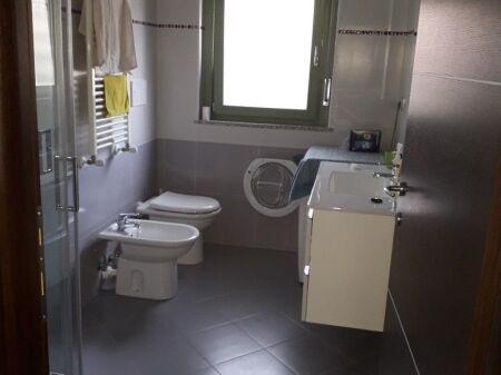 Bllok , jepet me qera apartament 1+1 totalisht i mobiluar!